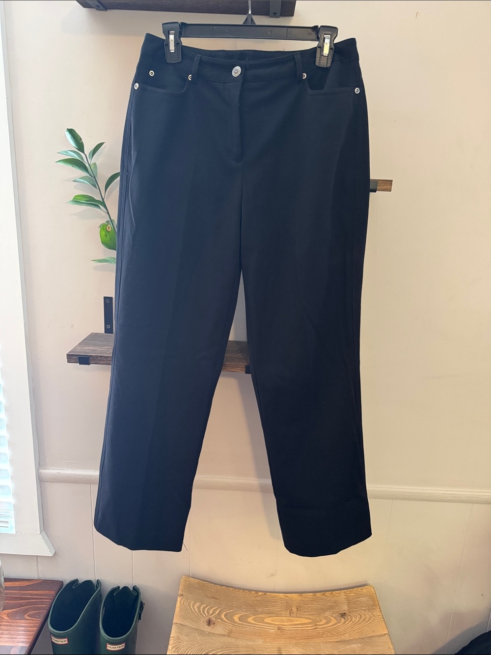Black Women's Black Jeans
8 Petite